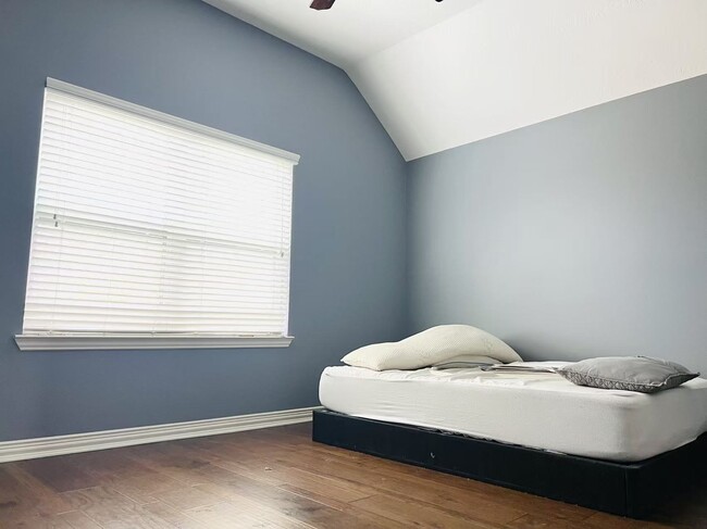 Building Photo - 14303 Tasmania Ct