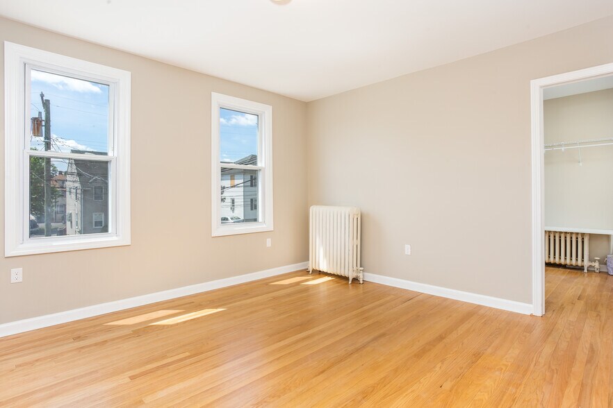 Building Photo - 34 Court Park