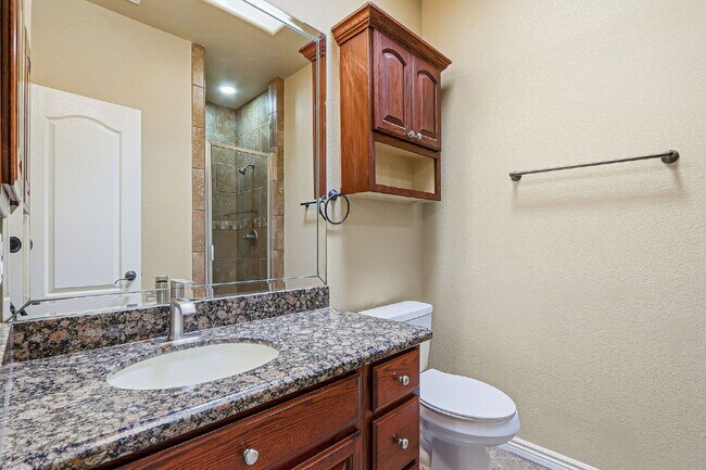 Building Photo - Corner 3 bedroom 3 bath home in Northwest El Paso