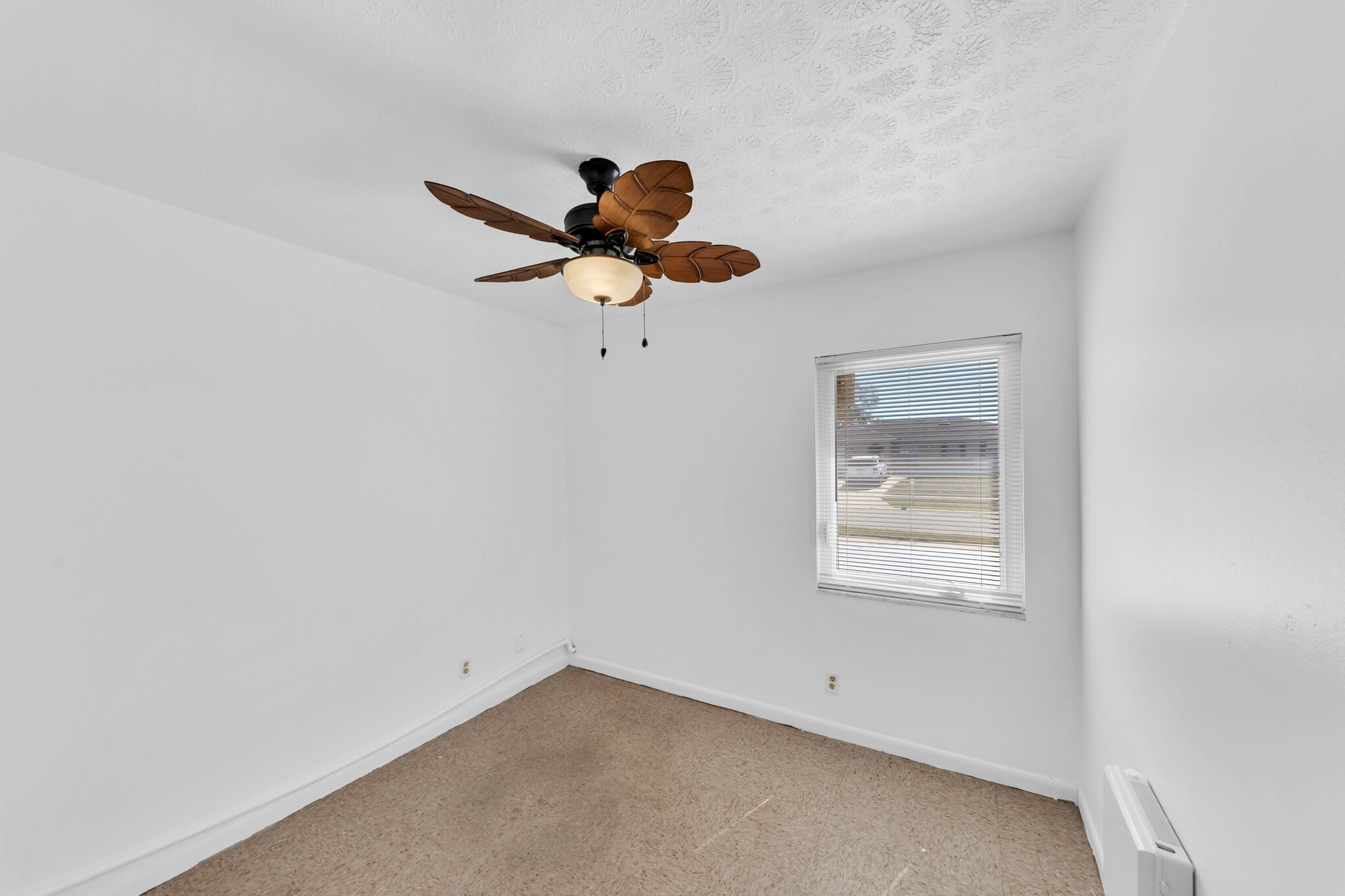 Building Photo - 6013 W Knox St