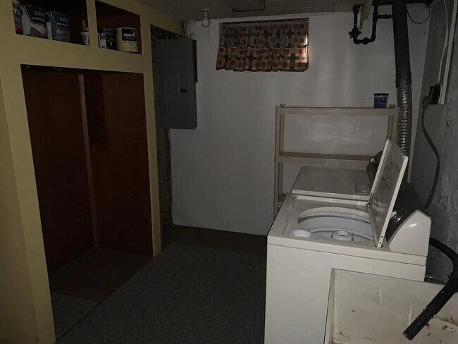 Building Photo - 3137 Belmont Ave