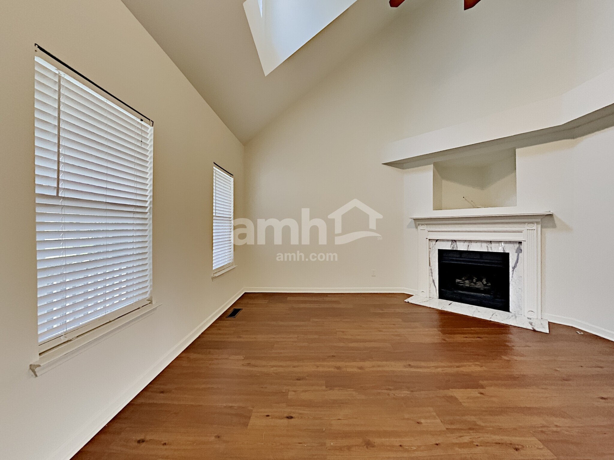 Building Photo - 679 Whispering Breeze