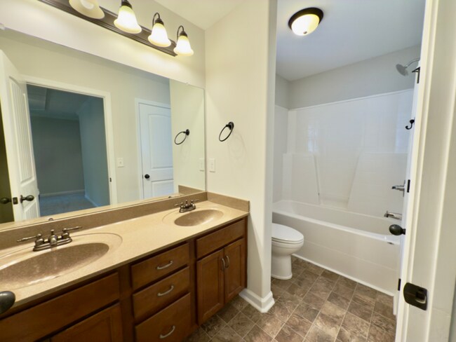 Building Photo - 638 Hidden Valley Dr