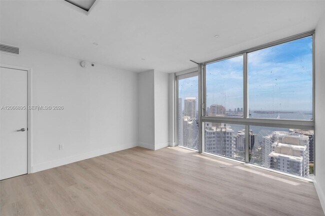 Building Photo - 495 Brickell Ave