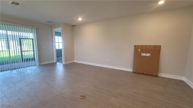 Building Photo - 3930 SW 16th Pl