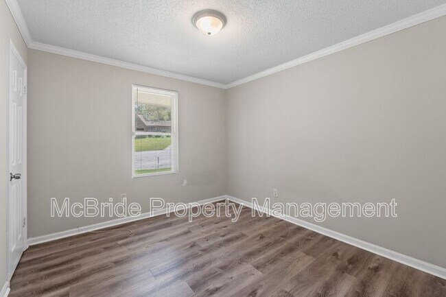 Building Photo - 4009 Royal Oaks Ct