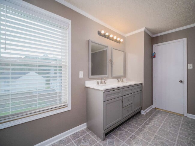 Building Photo - 910 Torsion Lane