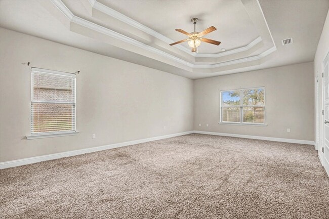 Building Photo - SPACIOUS AND CONVENIENT COMMUTE!