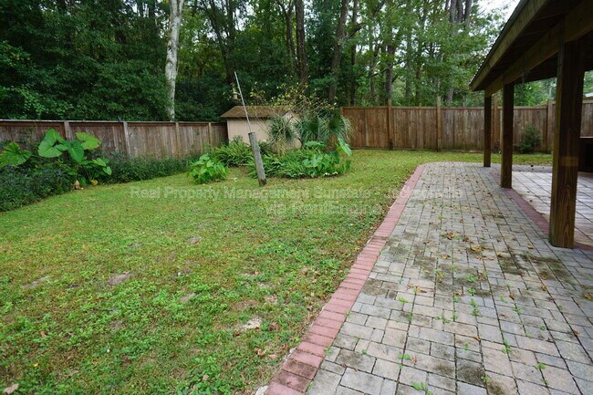 Building Photo - 7477 Greenway Dr