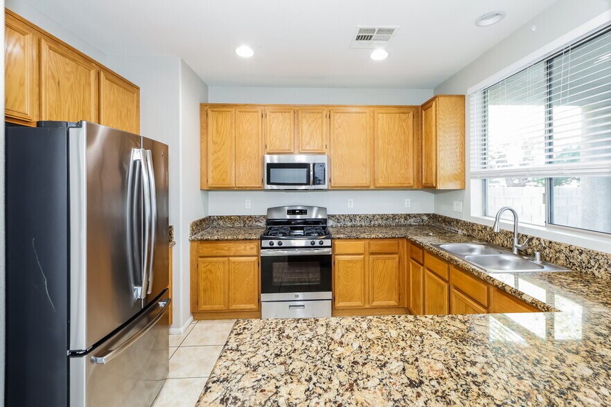 Building Photo - 1934 Barrel Oak Ave