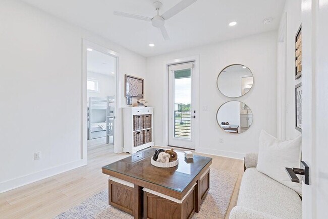 Building Photo - 68 Sarah St