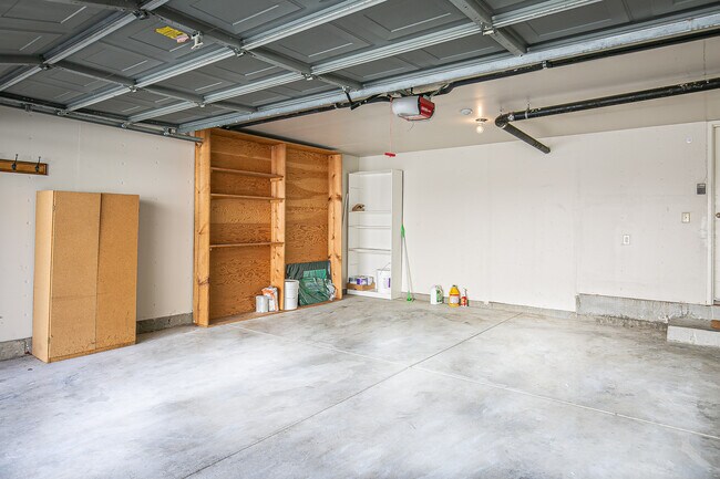 Building Photo - 1912 Magdalena Cir