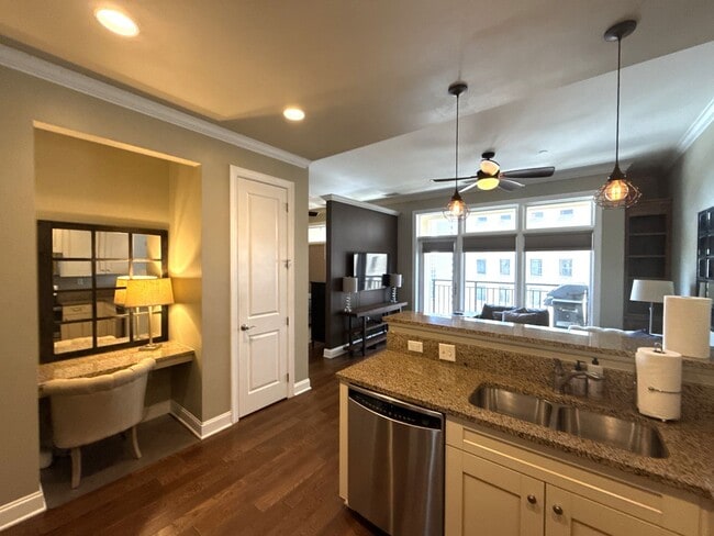 Building Photo - 230 S Tryon St