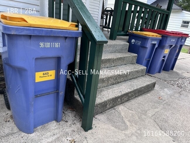 Building Photo - 643 Thomas St SE