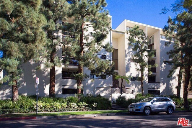 Building Photo - 8380 Waring Ave