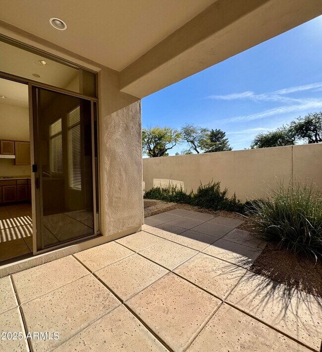 Building Photo - 7307 E Vaquero Dr