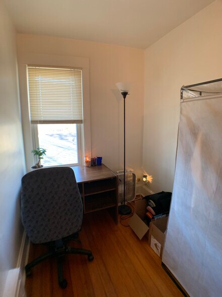 Bonus Room/ Small Bedroom - 1193 25th St