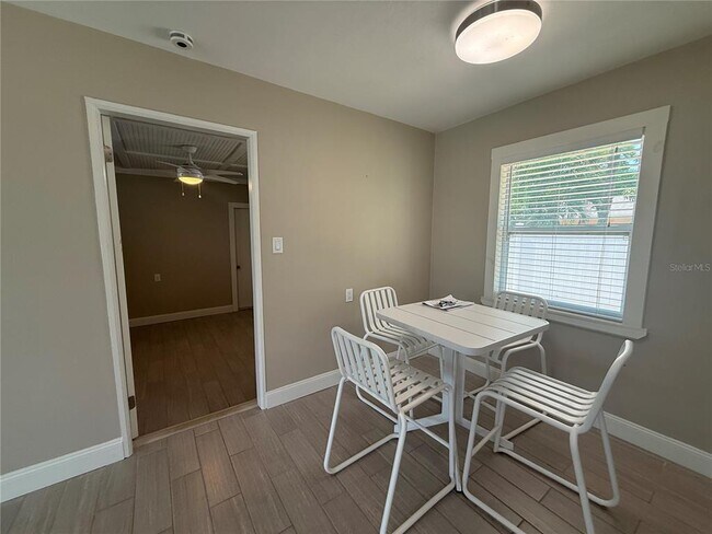 Building Photo - 3200 DE BAZAN Ave