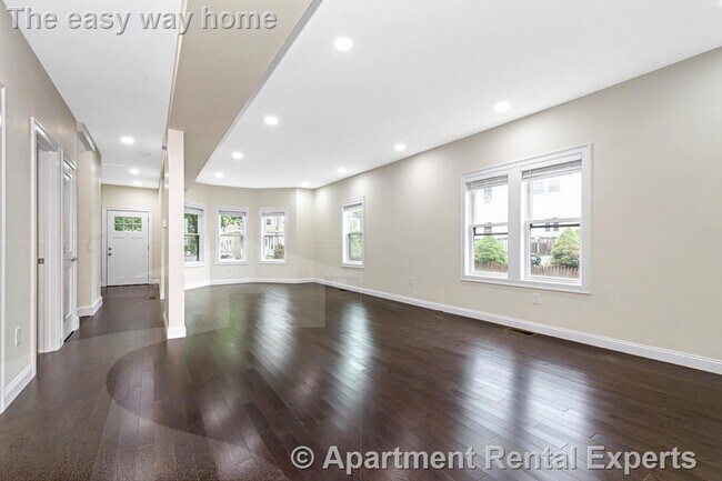 Building Photo - 77 Winchester St