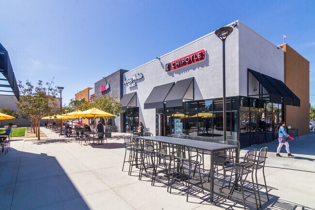 Building Photo - 8601 Balboa Blvd