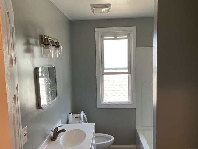 Building Photo - 1309 E Main St