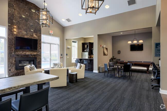 Clubhouse Lounge - Woodmont Knolls