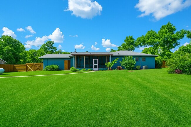 Building Photo - 218 Cactus St