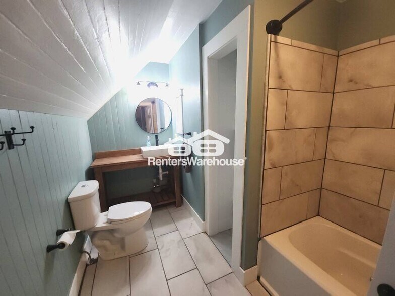 Building Photo - 1426 Douglas St