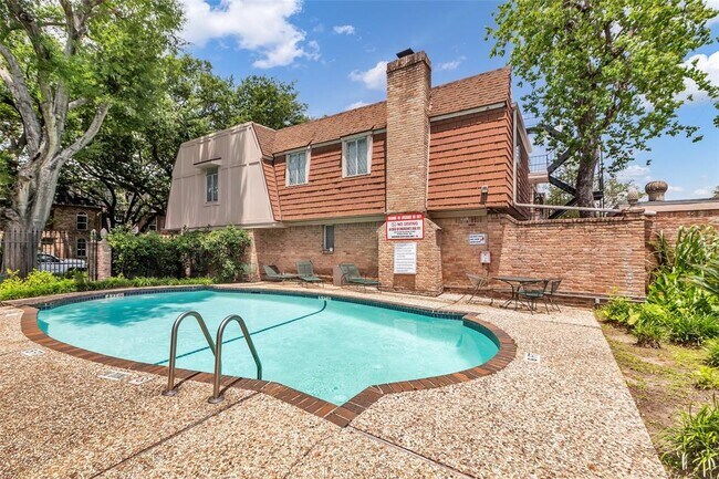 Building Photo - 386 N Post Oak Ln