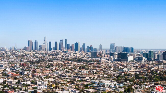 Building Photo - 733 N Gramercy Pl