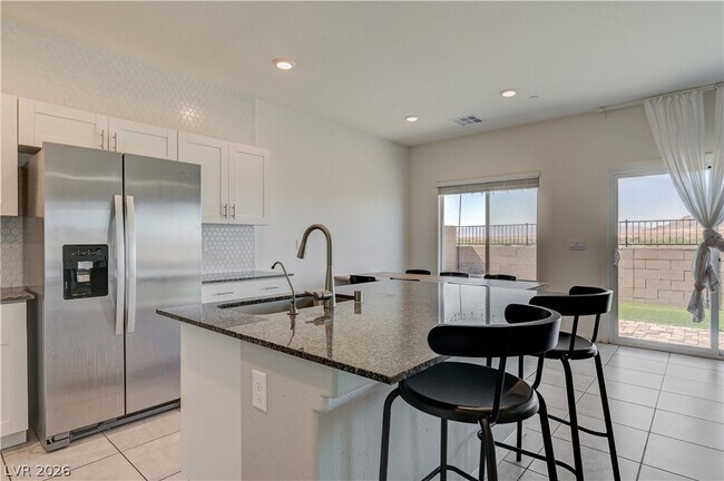 Building Photo - 386 Larksong Ave