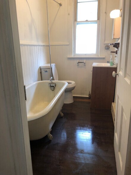 Building Photo - 27 S Locust St