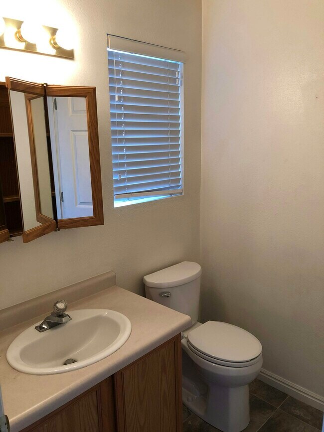 Building Photo - 1175 S 200 W