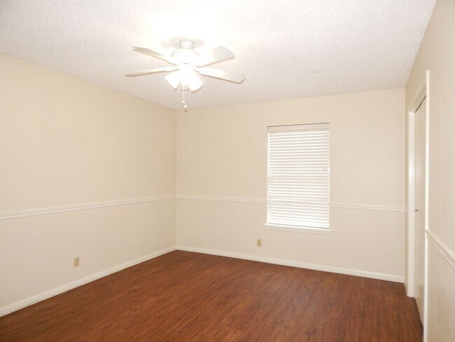Building Photo - South Tyler, Beautiful 3 Bedroom, 2 Bath Home with RV Parking!