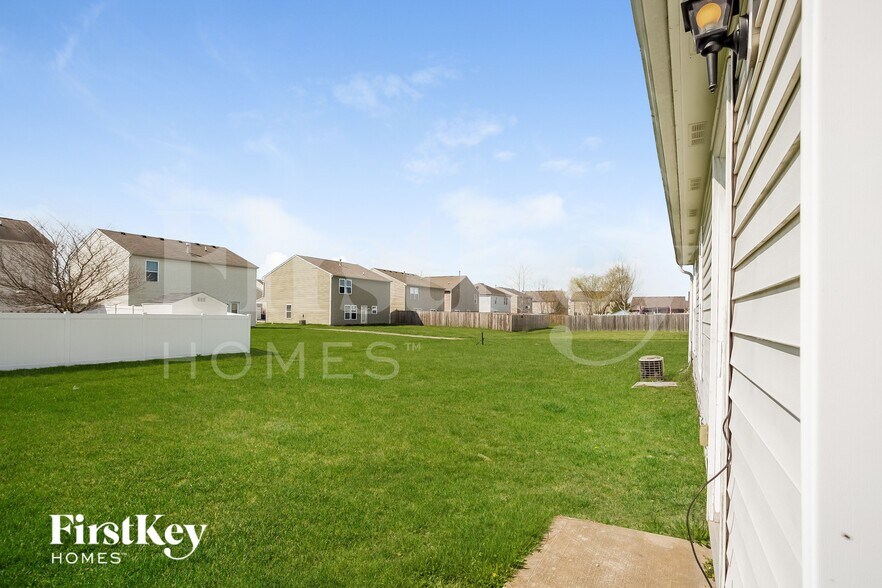Building Photo - 1331 Ellington Dr