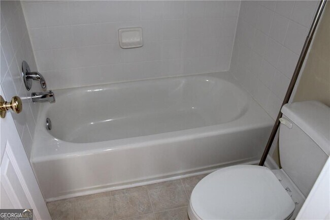 Building Photo - 2627 Hampton Park Dr