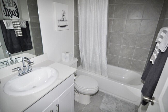 Building Photo - 2513 Ponca Dr