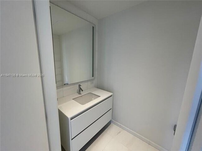 Building Photo - 300 Biscayne Blvd Way