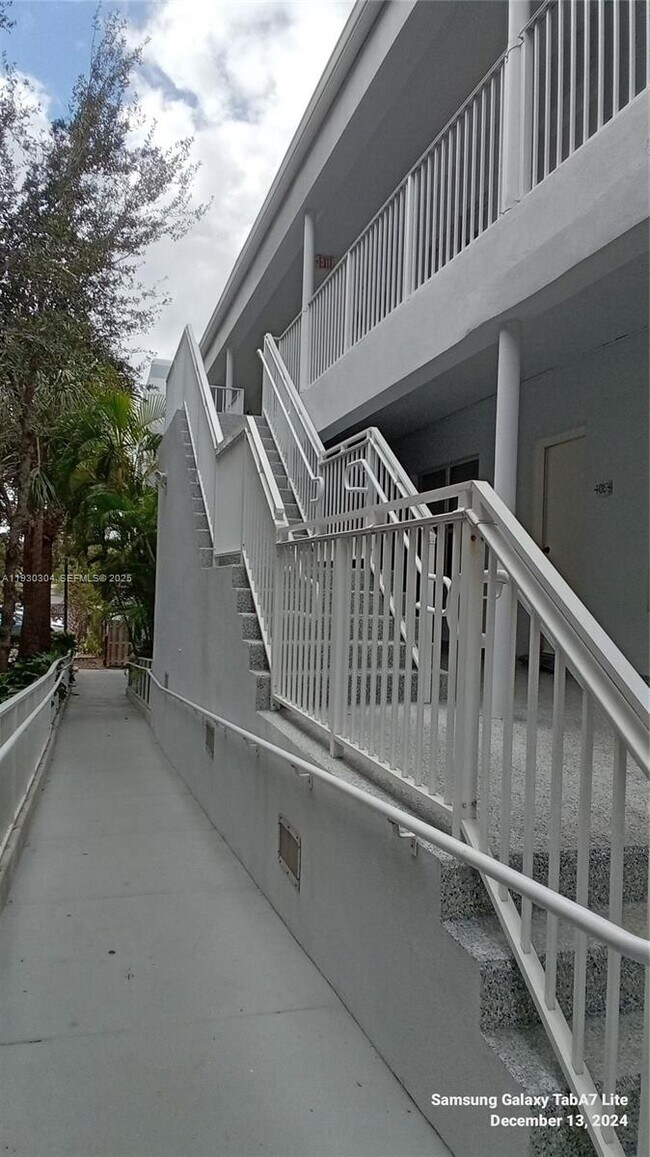 Building Photo - 9248 Collins Ave