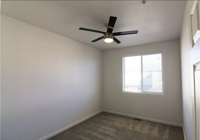 Building Photo - 2426 Parkfront Dr