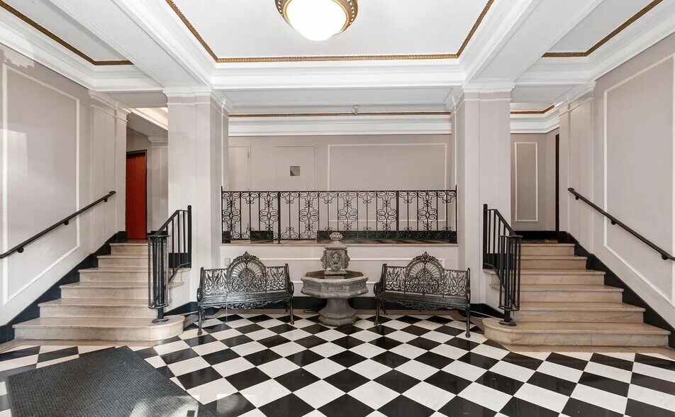 Building Lobby - 1615 Kenyon St NW