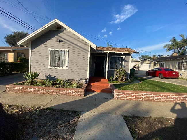 Building Photo - 725 S Osage Ave