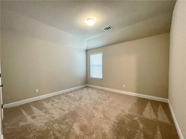 Building Photo - 148 Riverhill Dr