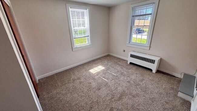 Building Photo - $1,600 Farmhouse Palmyra 4 bedroom 1.5 bath