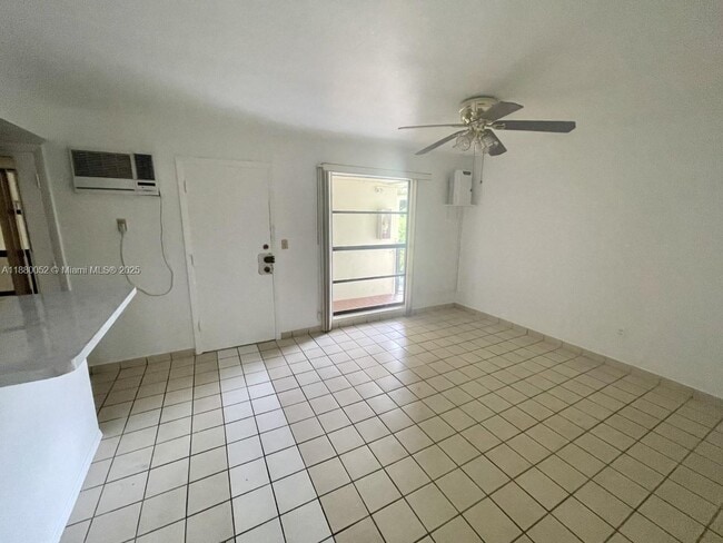 Building Photo - 1600 S Le Jeune Rd