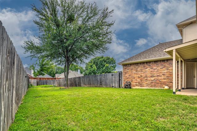 Building Photo - 2304 Greenview Dr