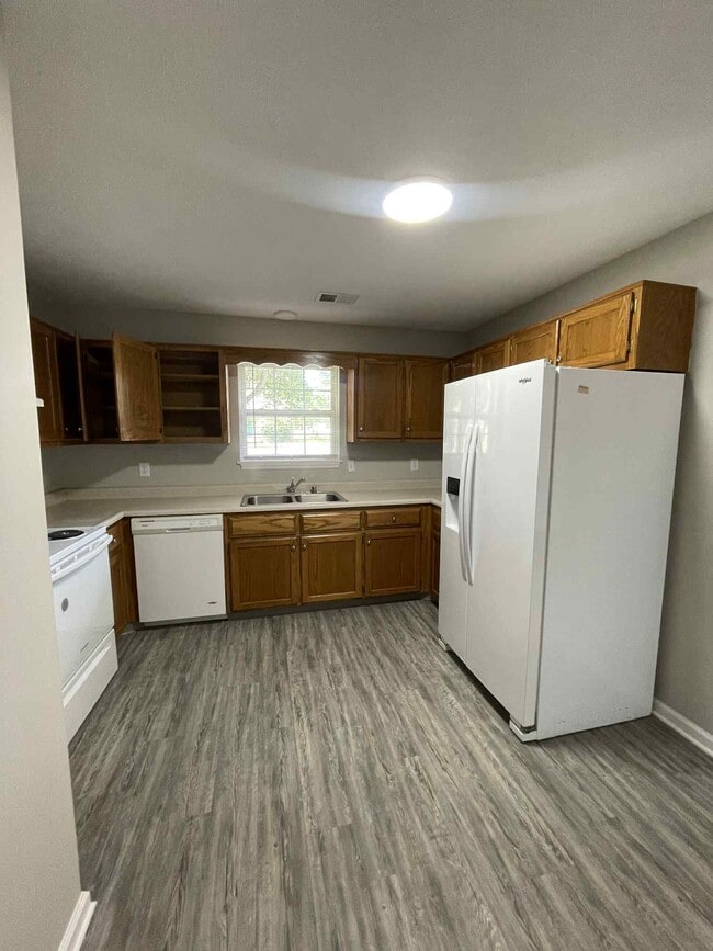 Building Photo - 207 Aqueduct Dr