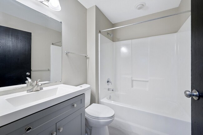 Building Photo - 9010 Charlotte Ct