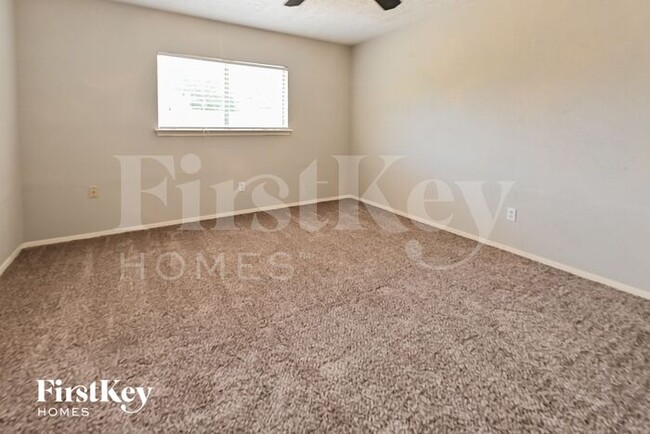 Building Photo - 3843 Buckhurst Dr