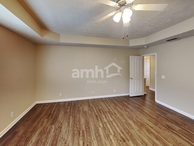 Building Photo - 7827 Rainey Dr